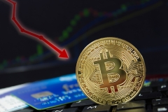 Bitcoin price crashes as holders lose confidence.